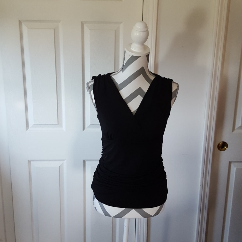 Worthington stretch v-neck flattering snug top